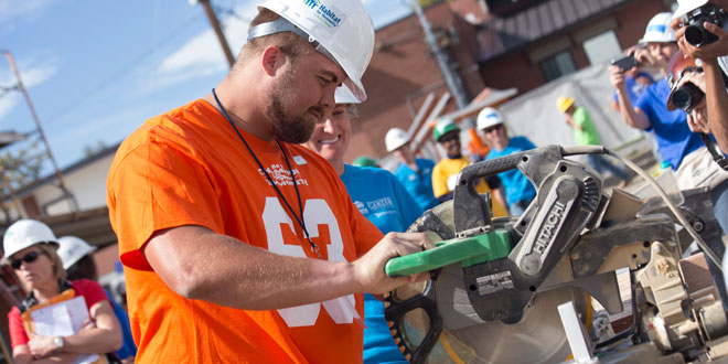 Denver Broncos join 'unsung heroes' on build site