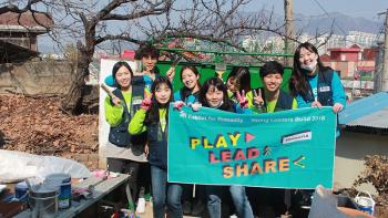 Habitat Korea's youth reporters volunteered to clean up and repair homes
