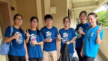 Soo-Lin Lee-Sparrow with Singapore youth volunteers at Project HomeWorks