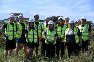 Group photo of Volunteers participating in a build in Kenya