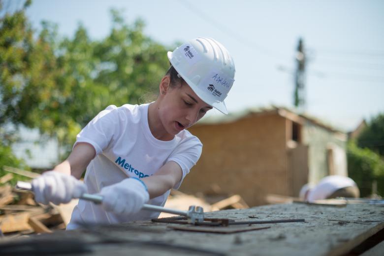 MetLife volunteer