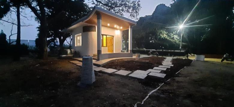 A house with two white pillars in front.